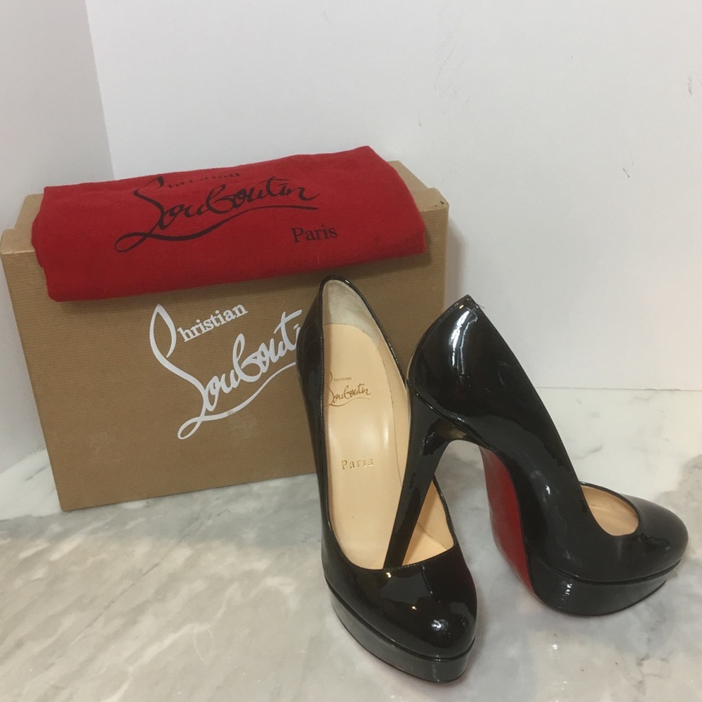 Christian Louboutin Classic patten leather pump 38